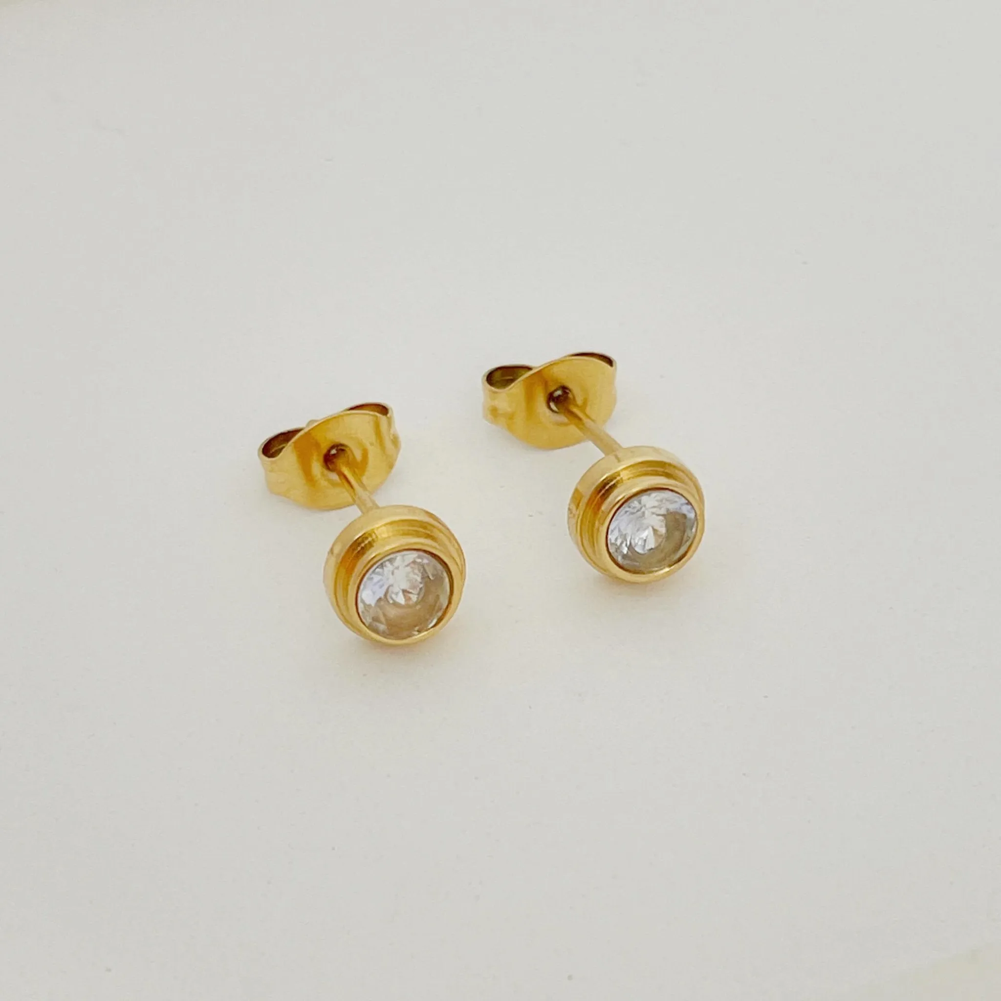 Minimal Zirconia Stud Earring - Gold