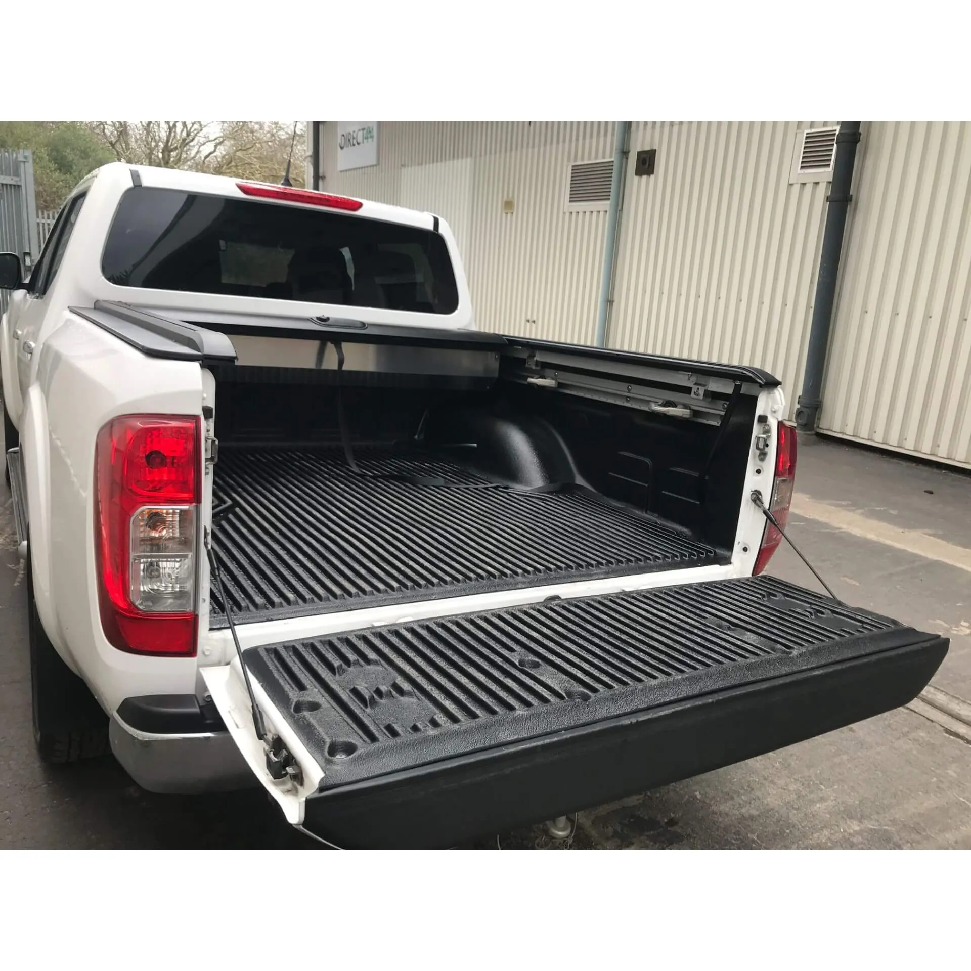 Roll & Lock Style Tonneau Cover for Nissan Navara NP300 2015+ [Rollbar Incompatible]